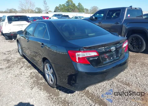 2014 Toyota Camry Se z USA, uszkodzony, nr VIN 4T1BF1FK2EU870592